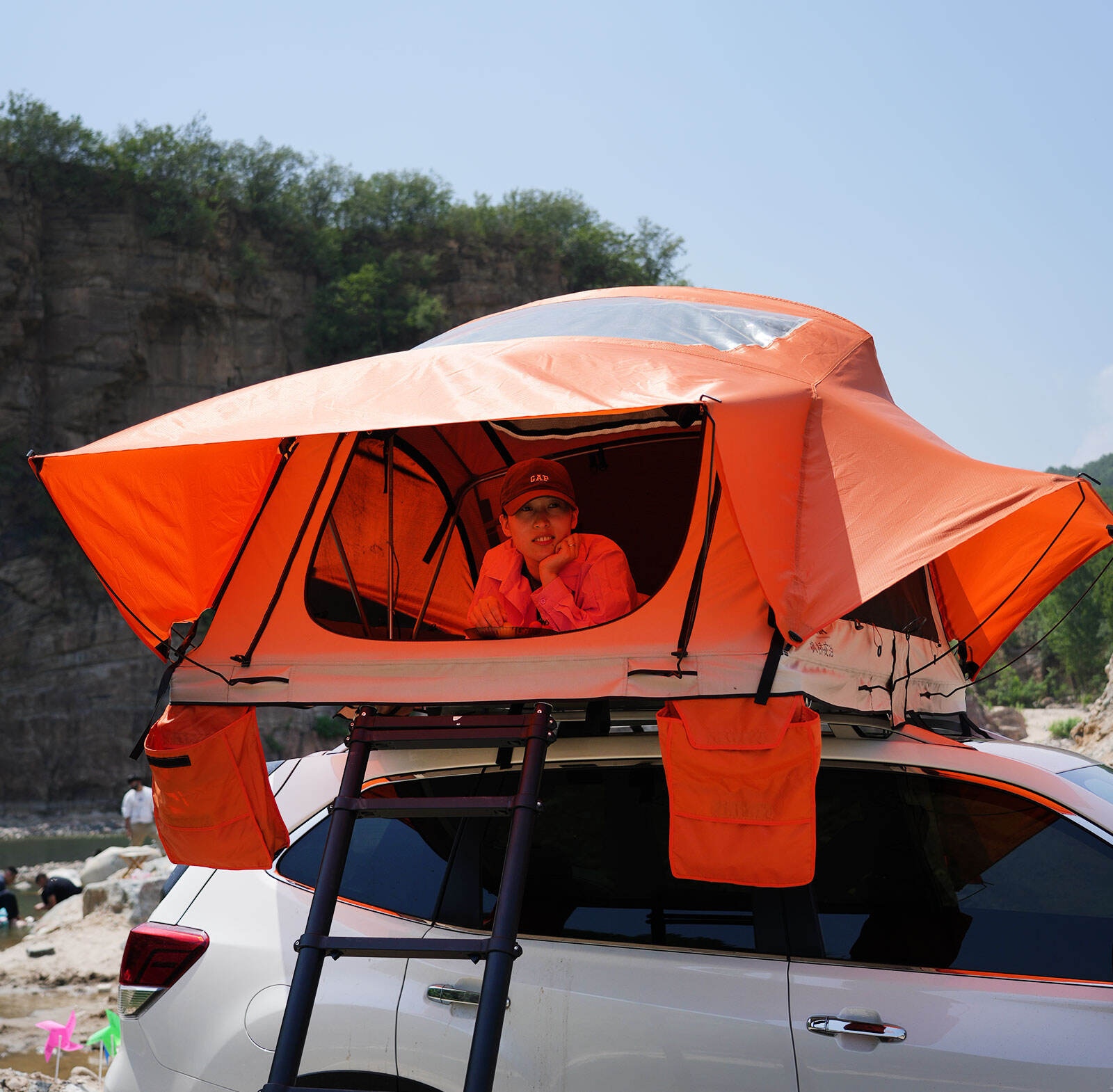 SUV用の防水オレンジ軽量ルーフトップテント、中国のSUV用防水オレンジ